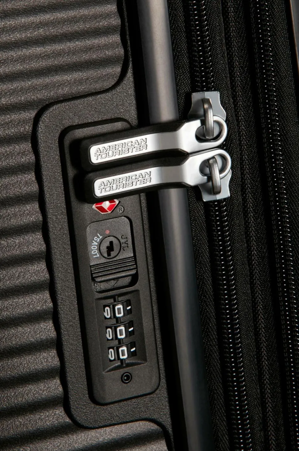 American Tourister Soundbox Spinner 77 Sort