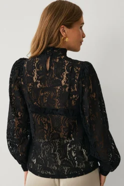 Ellos Collection Blondebluse med høj halsudskæring