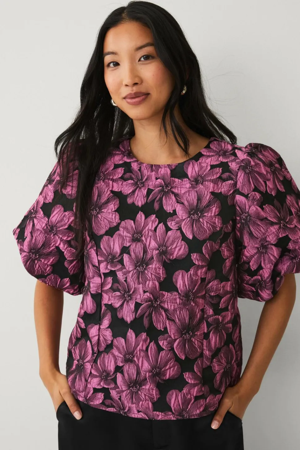 Ellos Collection Jacquardvævet bluse med pufærmer