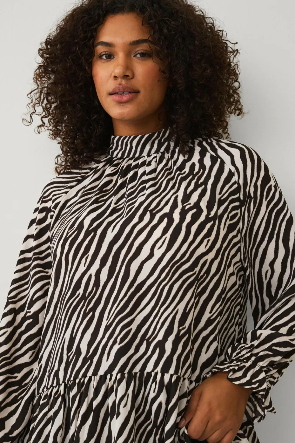 Ellos Plus collection Chiffonbluse med flæser