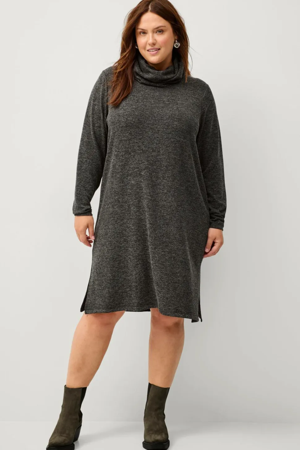 Ellos Plus collection Strikket kjole med turtleneck