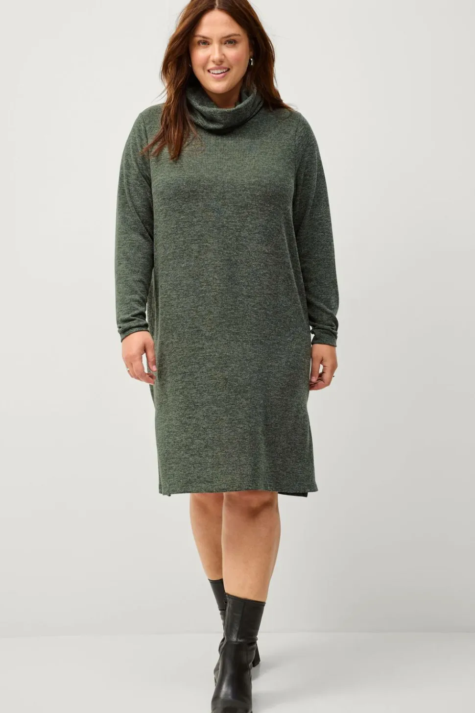 Ellos Plus collection Strikket kjole med turtleneck