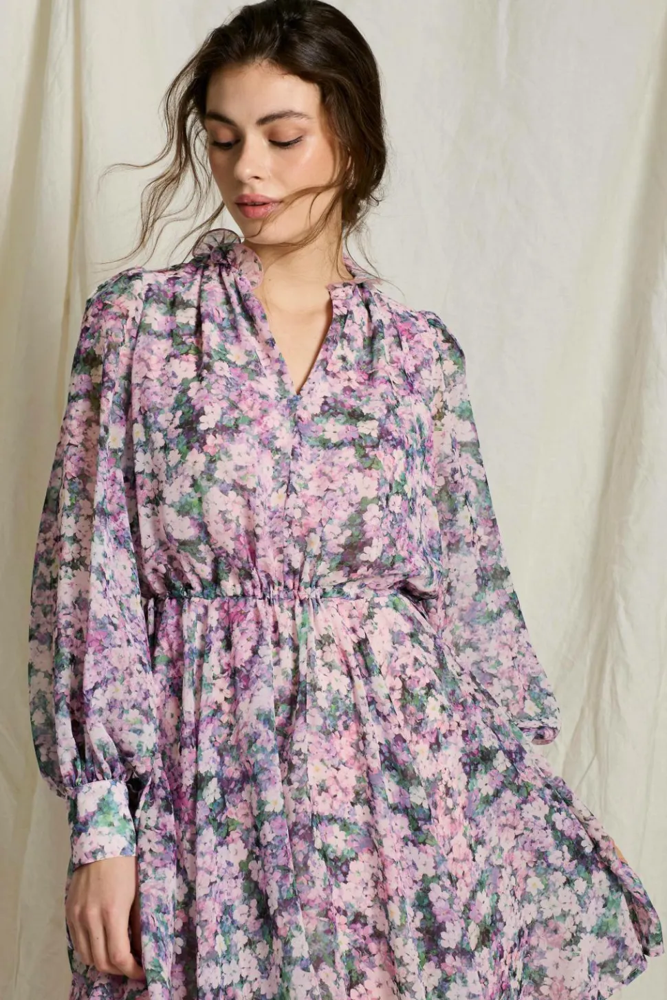 Joelle Kort chiffon kjole med justerbar talje
